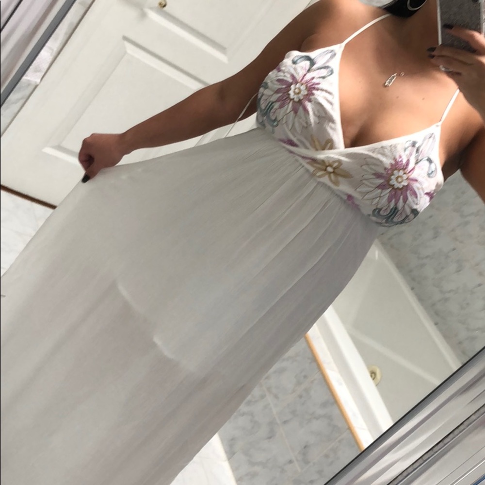 EMBELLISHED MAXI DRESS IN IVORY - Picture 7 of 8